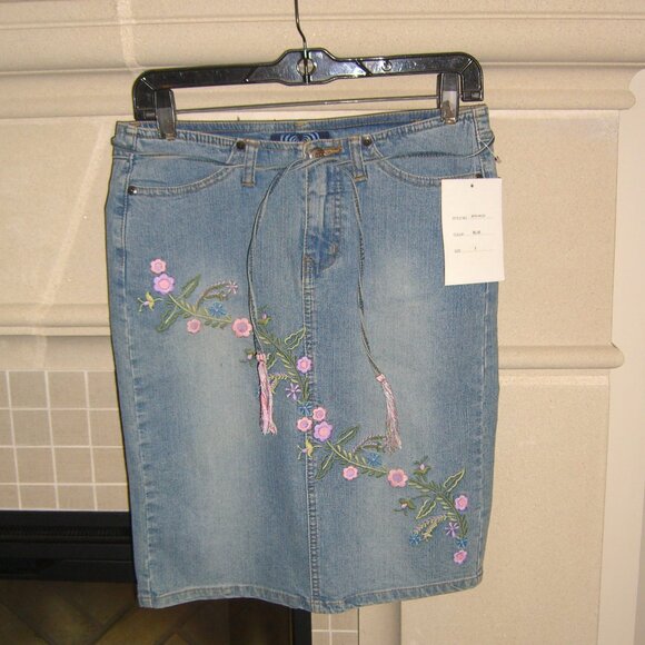 ANGELS DENIM FLORAL EMBROIDERED SKIRT 7 - Picture 1 of 4